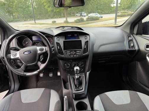 Black 2013 Ford Focus ST Base