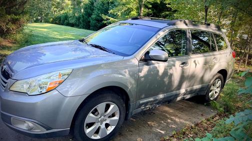 Silver 2010 Subaru Outback 2.5 i Premium