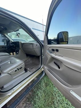 Gold 2004 GMC Sierra 2500 SLT H/D Crew Cab
