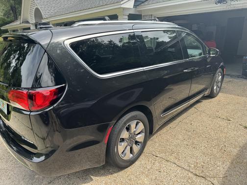 2018 Chrysler Pacifica Hybrid Limited