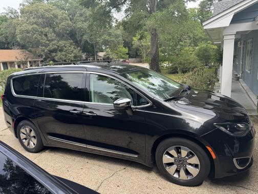 2018 Chrysler Pacifica Hybrid Limited