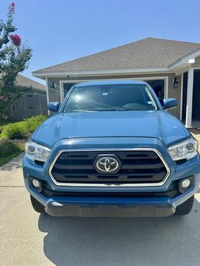 Blue 2019 Toyota Tacoma SR5