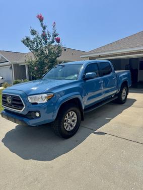 Blue 2019 Toyota Tacoma SR5