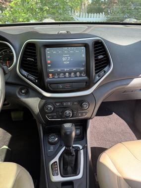 White 2017 Jeep Cherokee Limited