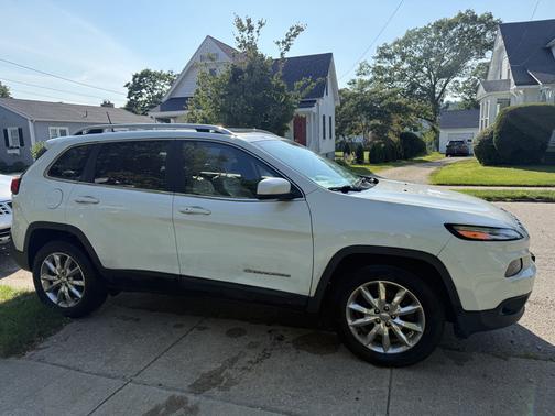 White 2017 Jeep Cherokee Limited