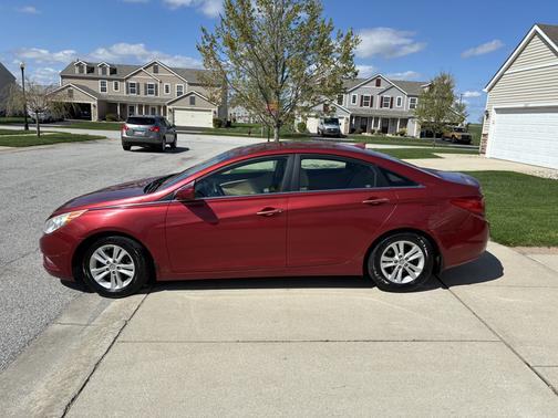 Red 2013 Hyundai SONATA GLS