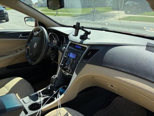 Red 2013 Hyundai SONATA GLS
