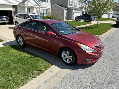 Red 2013 Hyundai SONATA GLS