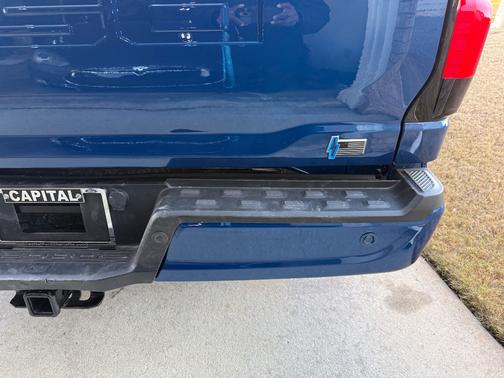 2022 Ford F-150 Lightning LARIAT