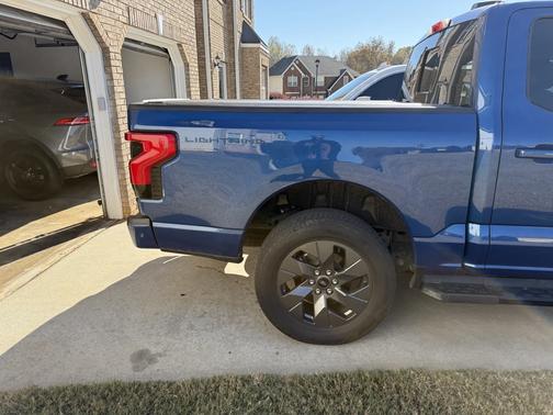 2022 Ford F-150 Lightning LARIAT