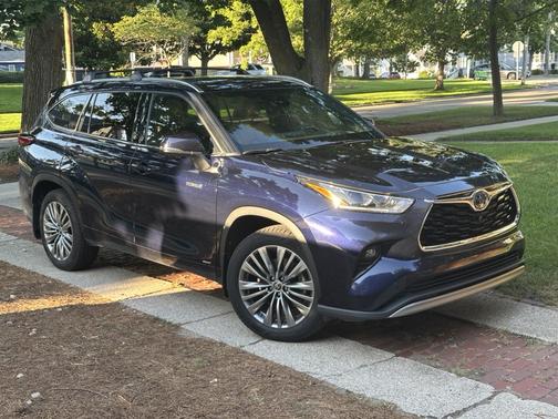 2020 Toyota Highlander Hybrid Platinum