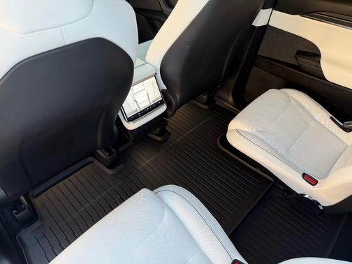 White 2023 Tesla Model X Plaid