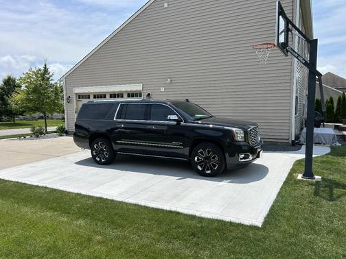 Black 2020 GMC Yukon XL Denali