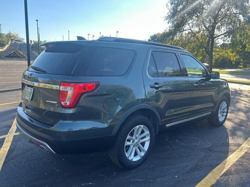 Green 2016 Ford Explorer XLT