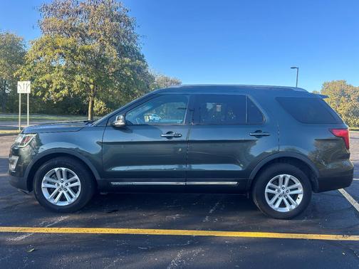 Green 2016 Ford Explorer XLT