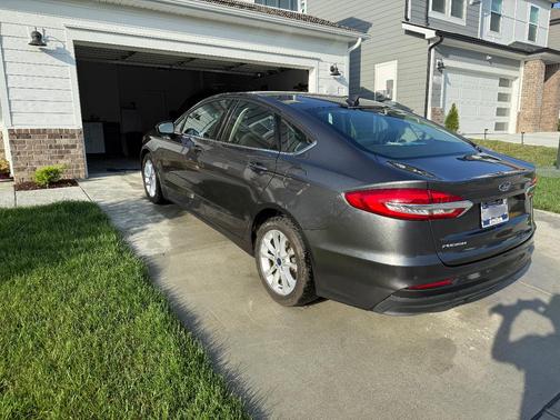 Gray 2019 Ford Fusion SE