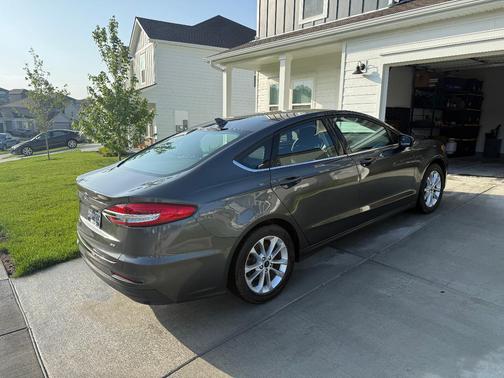 Gray 2019 Ford Fusion SE
