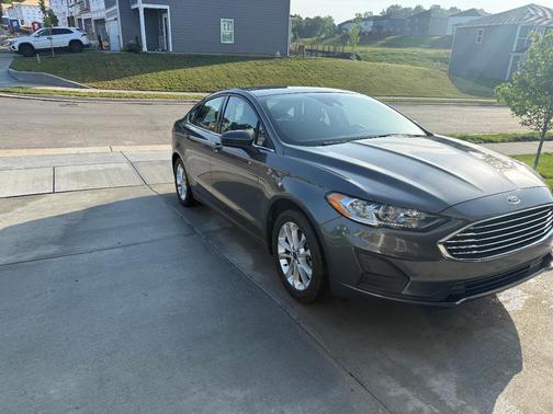 Gray 2019 Ford Fusion SE