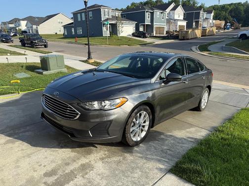 Gray 2019 Ford Fusion SE