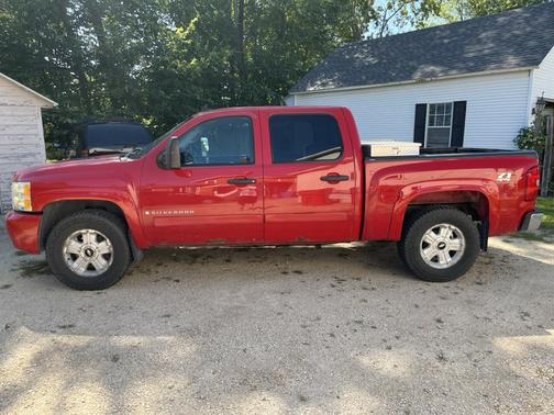 Red 2007 Chevrolet Silverado 1500 LT1 Crew Cab