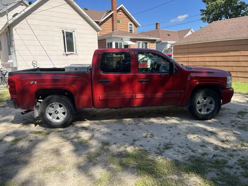 Red 2007 Chevrolet Silverado 1500 LT1 Crew Cab