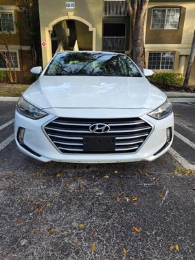 White 2018 Hyundai ELANTRA SEL
