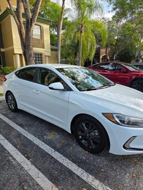 White 2018 Hyundai ELANTRA SEL