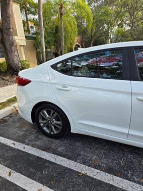 White 2018 Hyundai ELANTRA SEL