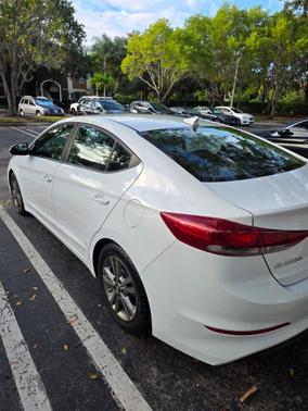 White 2018 Hyundai ELANTRA SEL