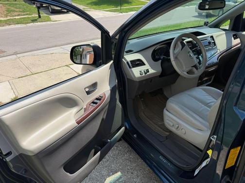Blue 2011 Toyota Sienna XLE