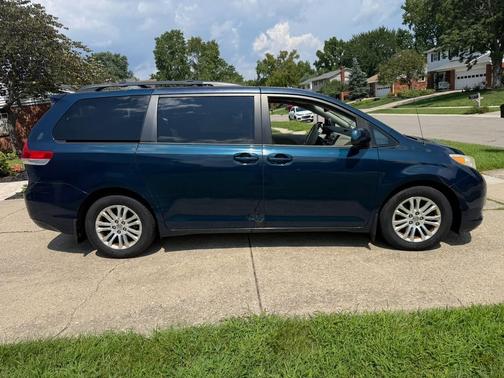 Blue 2011 Toyota Sienna XLE