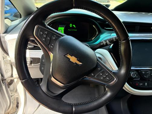 White 2020 Chevrolet Bolt EV LT