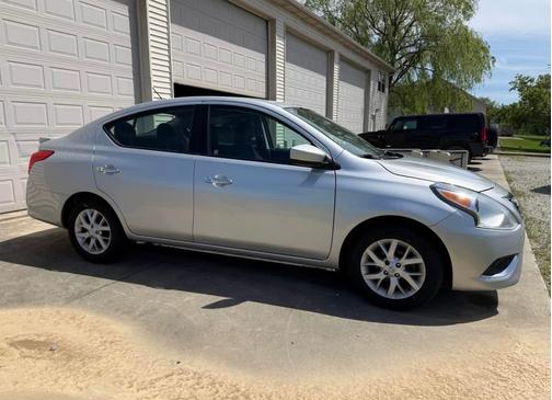 Silver 2018 Nissan Versa 1.6 SV