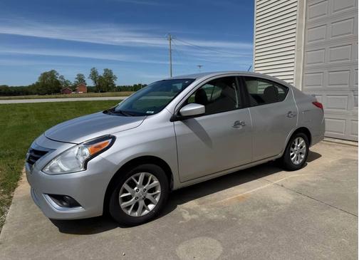 Silver 2018 Nissan Versa 1.6 SV