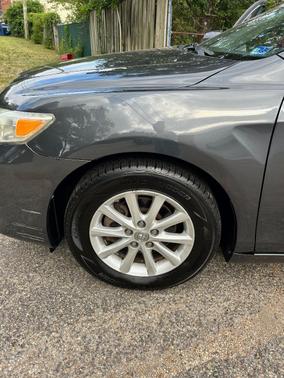 Gray 2011 Toyota Camry XLE