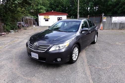 Gray 2011 Toyota Camry XLE