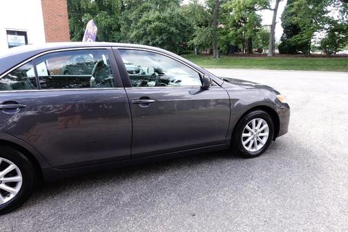 Gray 2011 Toyota Camry XLE