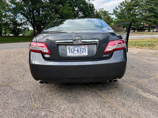 Gray 2011 Toyota Camry XLE