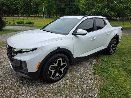 White 2022 Hyundai SANTA CRUZ Limited