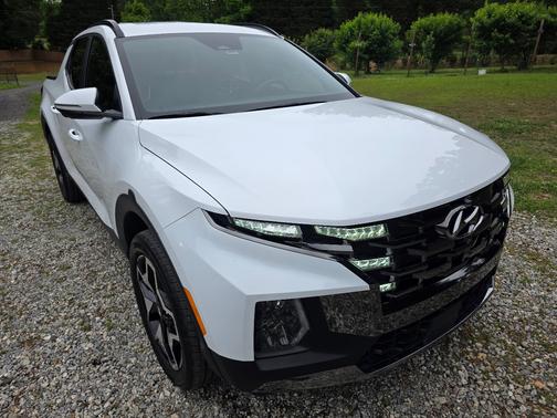 White 2022 Hyundai SANTA CRUZ Limited