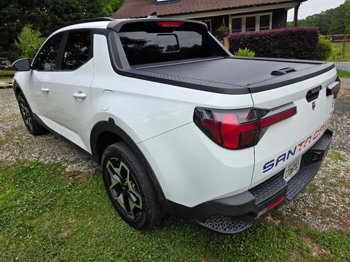 White 2022 Hyundai SANTA CRUZ Limited
