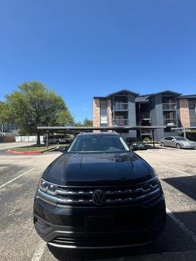 Black 2018 Volkswagen Atlas 2.0T SE