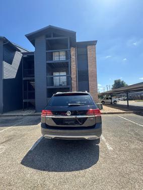 Black 2018 Volkswagen Atlas 2.0T SE