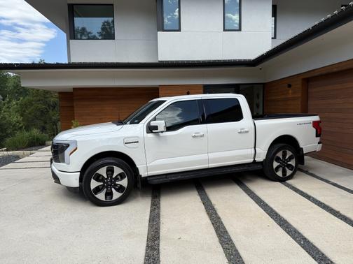 2022 Ford F-150 Lightning Platinum