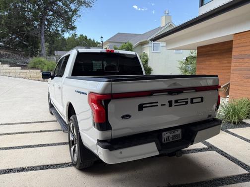 2022 Ford F-150 Lightning Platinum
