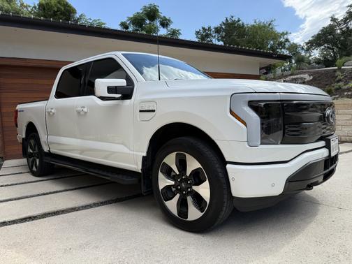 2022 Ford F-150 Lightning Platinum