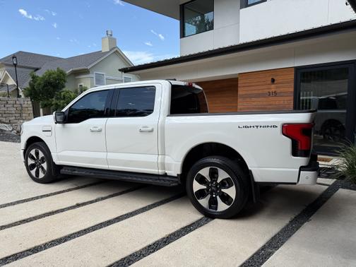 2022 Ford F-150 Lightning Platinum