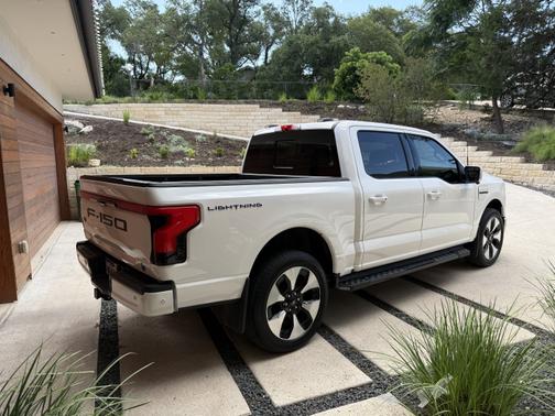 2022 Ford F-150 Lightning Platinum