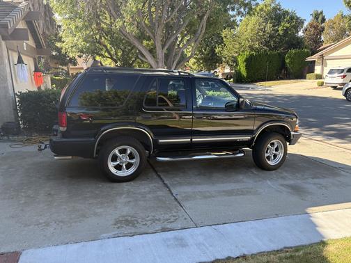 Blue 2000 Chevrolet Blazer LT