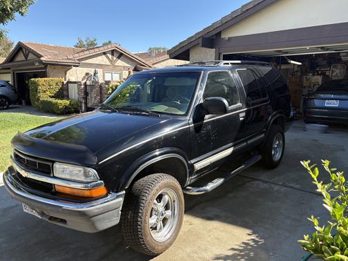 Blue 2000 Chevrolet Blazer LT